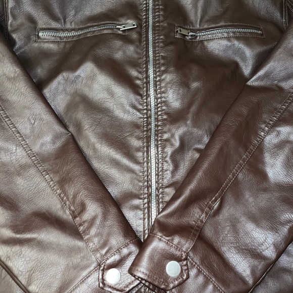 Function	 Keeps you warm


Delicate	 Washable - Picture 8 of 9